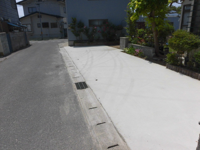 駐車スペースの砂利からコンクリートへ変える工事