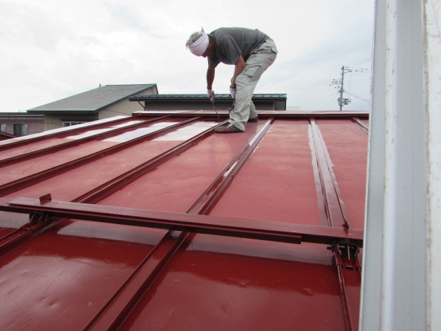 屋根のペンキ塗り
